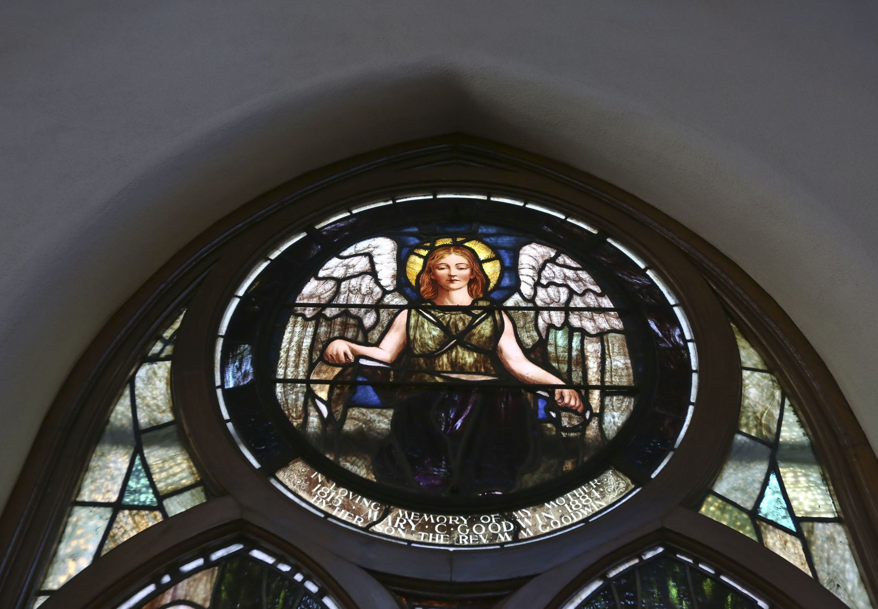 St Johns Stainglass 11 08.01.18.JPG